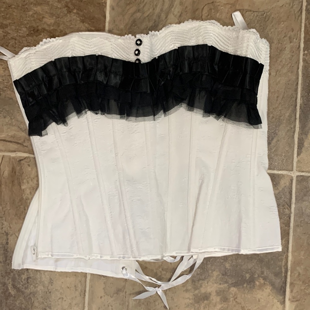 White and black embroider detail corset